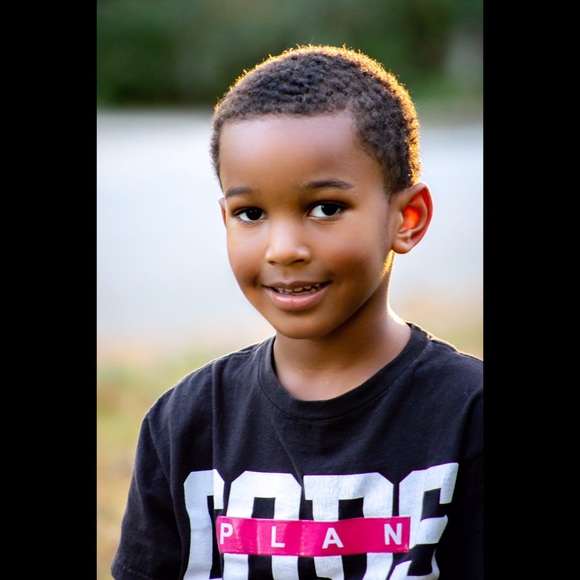 Meet your Posher, Dee - Picture 3 of 5